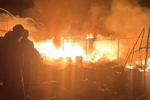 Torna la guerra a Gaza, Israele bombarda la Striscia perché “Hamas non rilascia ostaggi e non accetta proposte Trump”: morti e feriti