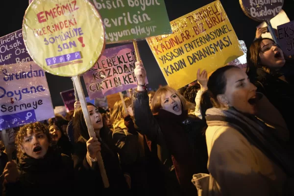 Essere una donna in Turchia: la lotta al patriarcato, la professione di avvocata non accettata e quei 258 delitti avvolti nel mistero