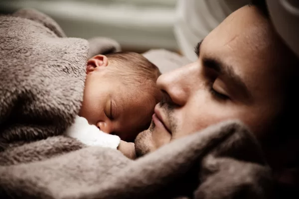 Basta “mammi”, chiamateli “nuovi papà”