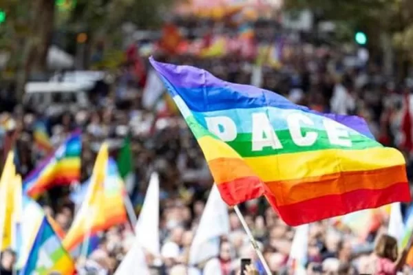 Michele Serra ci ripensa: la piazza per l’UE sarà un’indegna adunata pacifinta Michele Serra ci ripensa: la piazza per l’UE sarà un’indegna adunata pacifinta