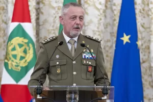 Foto Francesco Ammendola/Ufficio Stampa Quirinale/LaPresse 05 maggio 2022 Roma, Italia cronaca Il Gen. C.A. Pietro Serino, Capo di Stato Maggiore dell’Esercito italiano, al termine dell’incontro con una rappresentanza dell’Esercito italiano, in occasione del 161° anniversario di fondazione, oggi 5 maggio 2022.
(Foto di Paolo Giandotti – Ufficio per la Stampa e la Comunicazione della Presidenza della Repubblica)DISTRIBUTION FREE OF CHARGE – NOT FOR SALE Foto Francesco Ammendola/Ufficio Stampa Quirinale/LaPresse 05 maggio 2022 Roma, Italia cronaca Il Gen. C.A. Pietro Serino, Capo di Stato Maggiore dell’Esercito italiano, al termine dell’incontro con una rappresentanza dell’Esercito italiano, in occasione del 161° anniversario di fondazione, oggi 5 maggio 2022.
(Foto di Paolo Giandotti – Ufficio per la Stampa e la Comunicazione della Presidenza della Repubblica)DISTRIBUTION FREE OF CHARGE – NOT FOR SALE