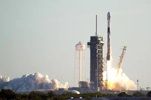 Il gelo di Meloni su SpaceX. Musk vuole parlare con Mattarella: bocche cucite al Quirinale Il gelo di Meloni su SpaceX. Musk vuole parlare con Mattarella: bocche cucite al Quirinale