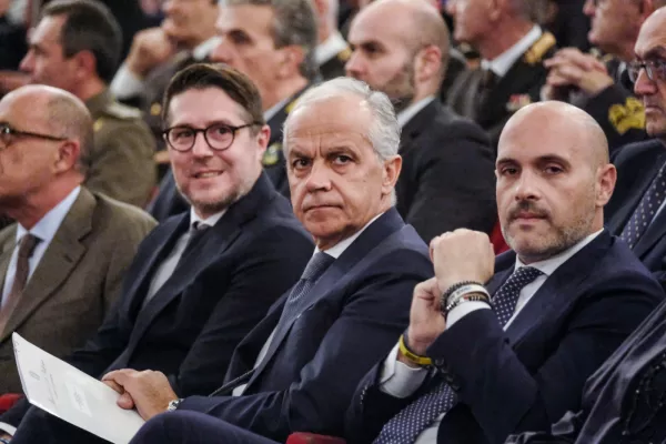 Salvini e il Viminale bis, Prisco chiude al rimpasto: “Stabilità rafforza l’Italia. Dl sicurezza? Comprendo l’imbarazzo di chi “gli occupanti” li candida in Parlamento…” Salvini e il Viminale bis, Prisco chiude al rimpasto: “Stabilità rafforza l’Italia. Dl sicurezza? Comprendo l’imbarazzo di chi “gli occupanti” li candida in Parlamento…”