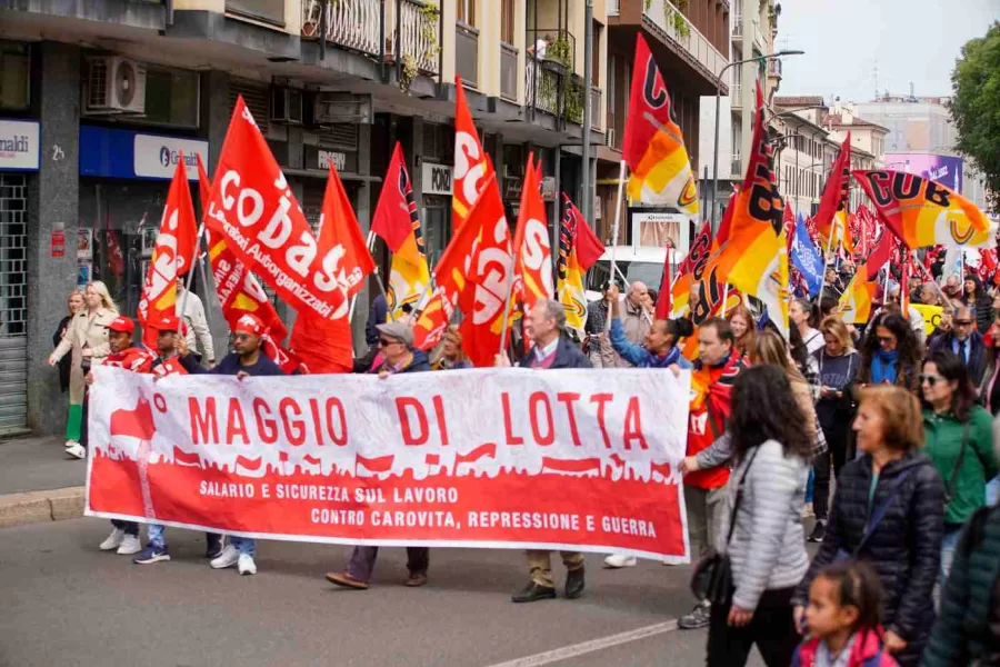 Foto Ermes Beltrami/LaPresse 01 Maggio 2023 Milano, Italia – cronaca – 1°Maggio Parade partita da piazza XXIV Maggio. Nella foto: la manifestazione S.I Cobas