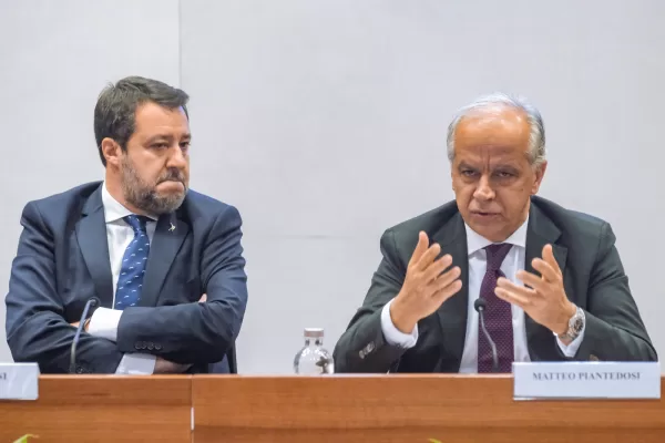 La battaglia persa di Salvini per il Viminale, Piantedosi snobba la Lega e pensa all’Avellino: i veti di Meloni e Tajani dettano la retromarcia