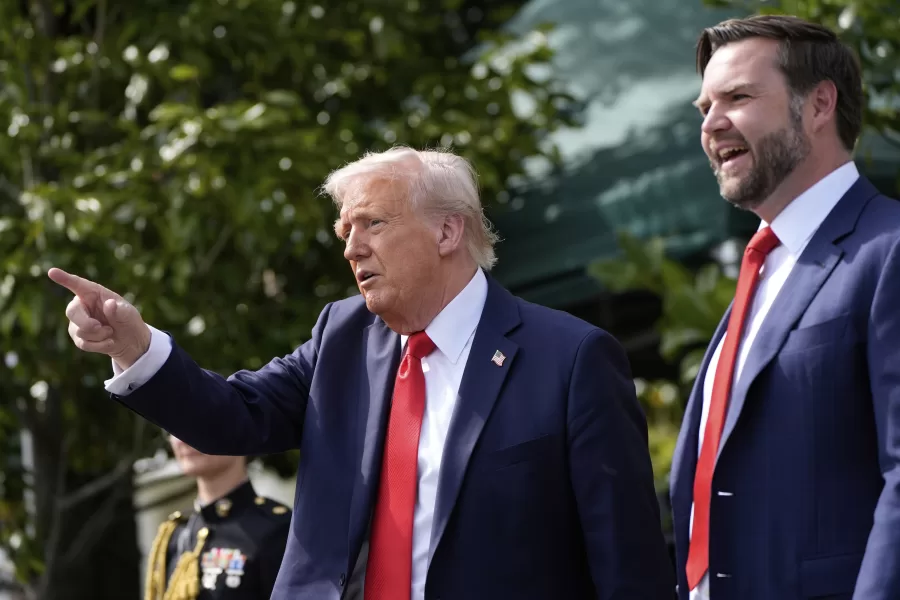 Trump non lascia, raddoppia: aumentano i dazi su acciaio e alluminio. E Musk attacca la legge di bilancio: “Non ne posso più”