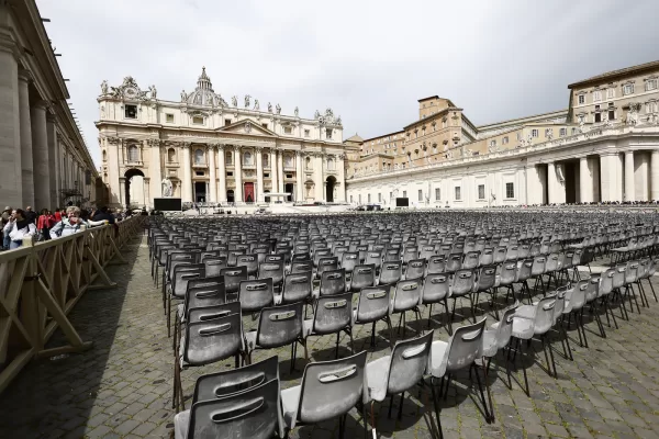 Preparativi di Piazza San Pietro per i funerali di Papa Francesco – Città del Vaticano – Italia Giovedì 24 Aprile 2025 – Cronaca – (foto di Cecilia Fabiano/ LaPresse)
Preparation of Sant Peter square for the Pope Francis Funeral Vatican City – Italy Thursday , April 24, 2025 – News – (photo by Cecilia Fabiano/LaPresse) Preparativi di Piazza San Pietro per i funerali di Papa Francesco – Città del Vaticano – Italia Giovedì 24 Aprile 2025 – Cronaca – (foto di Cecilia Fabiano/ LaPresse)
Preparation of Sant Peter square for the Pope Francis Funeral Vatican City – Italy Thursday , April 24, 2025 – News – (photo by Cecilia Fabiano/LaPresse)