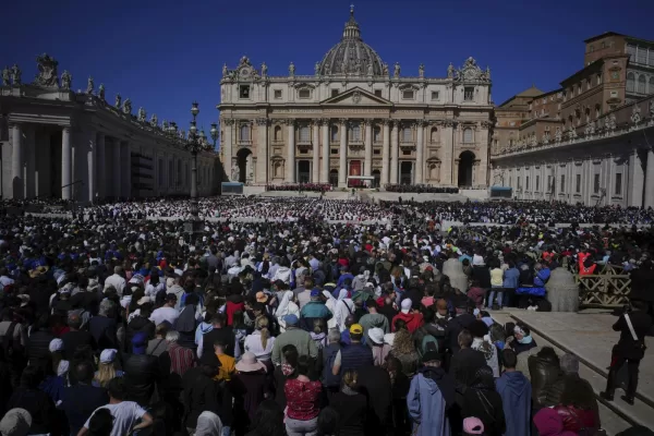 Conclave 7 maggio, le due questioni del collegio portano ad un identikit del nuovo Papa