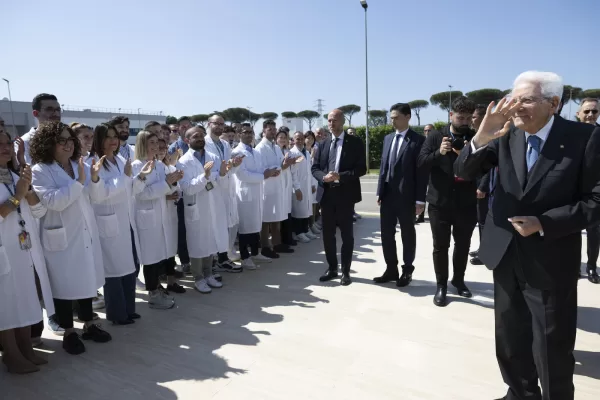 Mattarella striglia la politica: “Salari reali inferiori a quelli del 2008. Tante famiglie non reggono, è una grande questione per l’Italia”