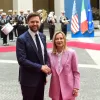 Meloni riceve JD Vance a Roma: “Rapporto privilegiato di cui vado orgogliosa”. Trump accetta l’invito in Italia
