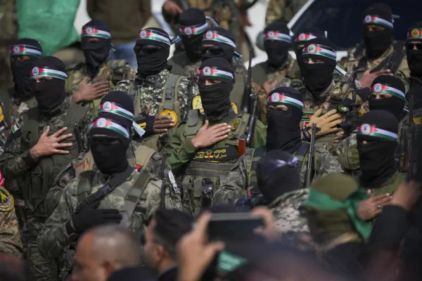FILE – Hamas fighters stand in formation ahead of a ceremony to hand over Israeli hostages to the Red Cross in Nuseirat, Gaza Strip, Feb. 22, 2025. (AP Photo/Abdel Kareem Hana, File) 


Associated Press / LaPresse
Only italy and Spain