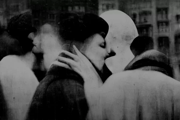 IA nel cinema, The Eggregores’ Theory ai David. Il regista Gatopoulos: “Ero un videogiocatore, mi sono reinventato come mio nonno a Pescara. Tecnologie? Se un non creativo ci lavora può esserne risucchiato”