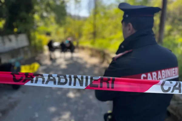 Napoli, uccide il rivale in amore e si toglie la vita: omicidio-suicidio a Marano, panico in strada