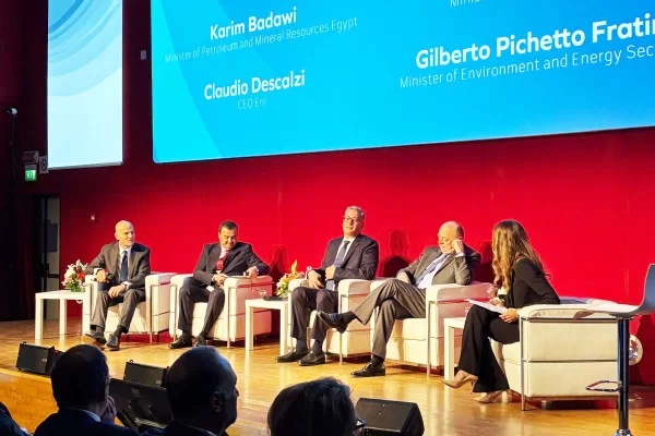 All’OMC 2025 tra energia e geopolitica. Descalzi: “Dazi? Evitare reazioni, serve lucidità”