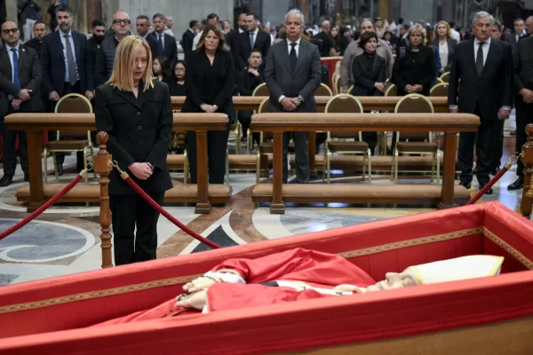 Trump a Roma, la diplomazia di Giorgia passa per il funerale di Papa Francesco: la tela di bilaterali per preparare il campo