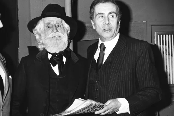 ©lapresse
archivio storico
spettacolo
televisione
anni ’70
Enzo Tortora
nella foto: il giornalista e presentatore televisivo Enzo Tortora con il suo Giuseppe Verdi