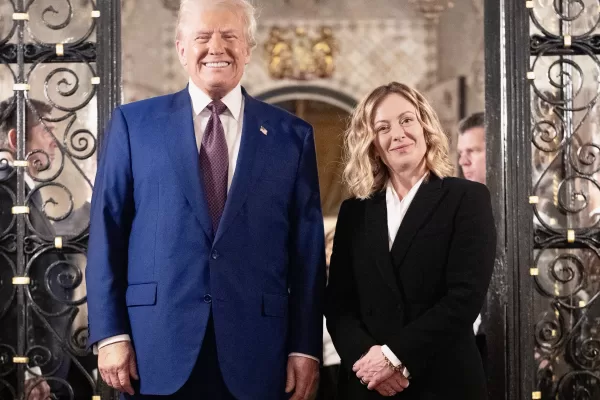 Foto Filippo Attili/Palazzo Chigi/LaPresse 
5 Gennaio 2025 
Politica 
Il Presidente del Consiglio Giorgia Meloni in visita da Donal Trump a Mar a Lago (Fl)

DISTRIBUTION FREE OF CHARGE – NOT FOR SALE – Obbligatorio citare la fonte LaPresse/Palazzo Chigi/Filippo Attili