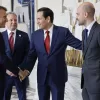 French President Emmanuel Macron, left, welcomes US Secretary of State Marco Rubio, 2nd right, US Special Envoy Steve Witkoff, 2nd left, and France’s Minister for Foreign Affairs Jean-Noel Barrot for a meeting at the Elysee Palace in Paris, Thursday April 17, 2025. (Ludovic Marin, Pool Photo via AP)
Associated Press/LaPresse French President Emmanuel Macron, left, welcomes US Secretary of State Marco Rubio, 2nd right, US Special Envoy Steve Witkoff, 2nd left, and France’s Minister for Foreign Affairs Jean-Noel Barrot for a meeting at the Elysee Palace in Paris, Thursday April 17, 2025. (Ludovic Marin, Pool Photo via AP)
Associated Press/LaPresse