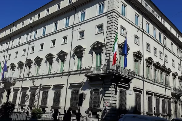 Il Cdm vara il Def, la crescita paga dazio. E Macron precisa: “Bene Meloni da Trump” Il Cdm vara il Def, la crescita paga dazio. E Macron precisa: “Bene Meloni da Trump”