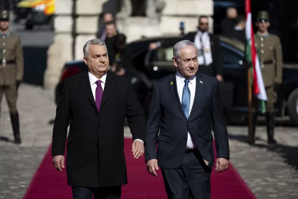 Israeli Prime Minister Benjamin Netanyahu, right, and Hungarian Prime Minister Viktor Orban, left, participate in a welcoming ceremony with a guard of honor at Buda Castle in Budapest, Hungary, on Thursday, April 3, 2025. (AP Photo/Denes Erdos)