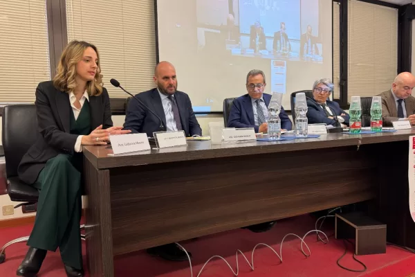 Da sinistra Avv. Ludovica Marano, Avv. Gianni Scarpato, Avv. Carlo Vollono (EAV), Ing. Francesco Favo (ANM), Prof. Avv. Alberto De Vita.