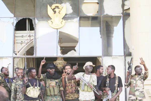 Sudan army soldiers celebrate after they took over the Republican Palace in Khartoum, Sudan, Friday, March 21, 2025. (AP Photo) 


Associated Press / LaPresse
Only italy and Spain