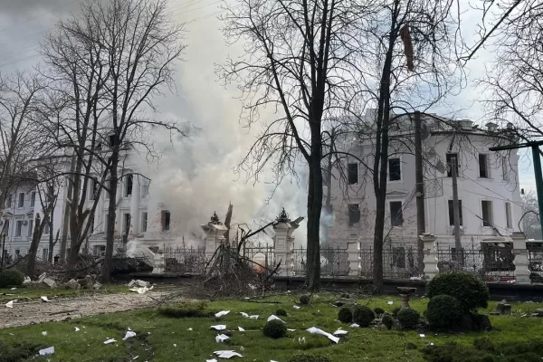 Ucraina, strage a Sumy nella Domenica delle Palme. Zelensky: “Solo un bastardo può arrivare a tanto. Serve una risposta internazionale”