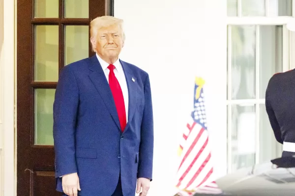 President Donald Trump watches as Israel’s Prime Minister Benjamin Netanyahu leaves the West Wing of the White House, Monday, April 7, 2025, in Washington. (AP Photo/Mark Schiefelbein)

Associated Press/LaPresse