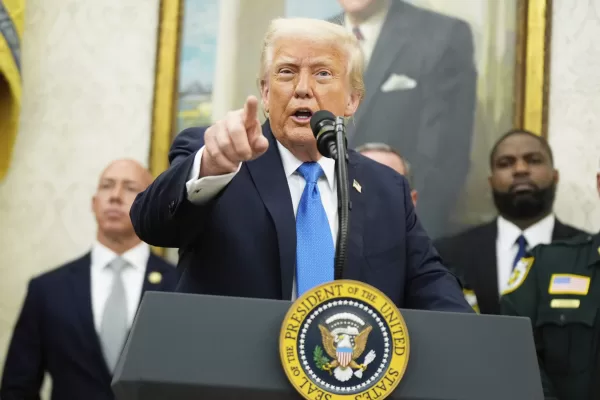President Donald Trump speaks during an event to present law enforcement officers with an award in the Oval Office at the White House, Monday, May 19, 2025. (AP Photo/Manuel Balce Ceneta) 


Associated Press / LaPresse
Only italy and spain