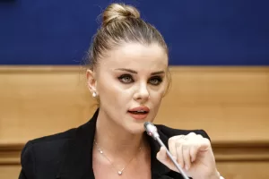 Likmeta e quell’aquila nera che guarda all’Italia: “Albania in apnea, Rama-Meloni è un bluff”