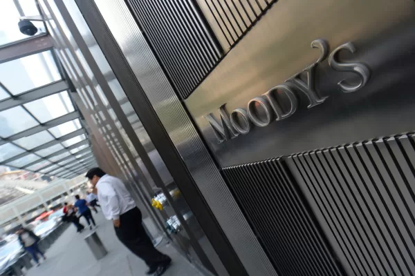 Trump taglia le imposte per le corporation e i ricchi, ma è senza coperture. E Moody’s declassa il debito americano