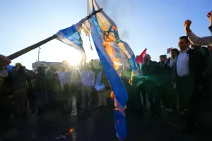 Iranian demonstrators burn a representation of the Israeli flag in a pro-Palestinian rally at Enqelab-e-Eslami (Islamic Revolution) Sq. in Tehran, Iran, Saturday, Nov. 18, 2023. (AP Photo/Vahid Salemi)




Associated Press/LaPresse
Only Italy And Spain