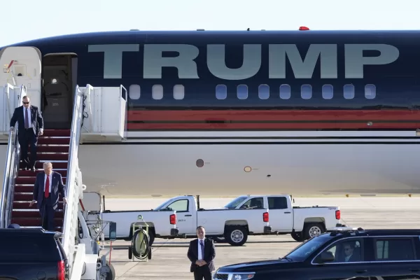 L’aereo da 400 milioni di dollari che la famiglia reale del Qatar sta per regalare a Trump: “Stupido non accettare”