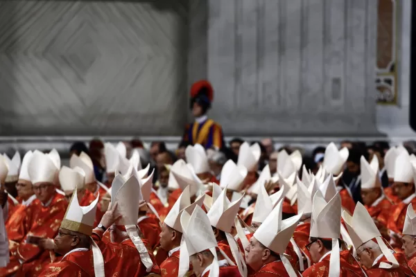 Il giorno del Conclave, i cardinali scelgono l’identikit del Papa: sarà un moderato
