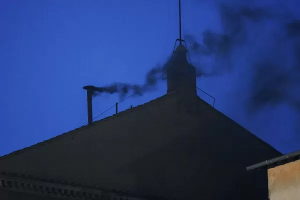 Black smoke billows from the chimney of the Sistine Chapel, where 133 cardinals are gathering on the first day of the conclave, indicating that a successor of late Pope Francis was not elected, Wednesday, May 7, 2025. (AP Photo/Gregorio Borgia)

Associated Press/LaPresse
