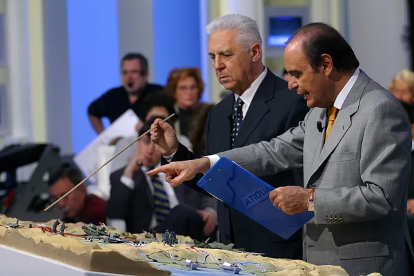 Garlasco, Vespa rispolvera il plastico della villetta di Chiara Poggi. Il cult di Porta a Porta come metafora del caso riaperto