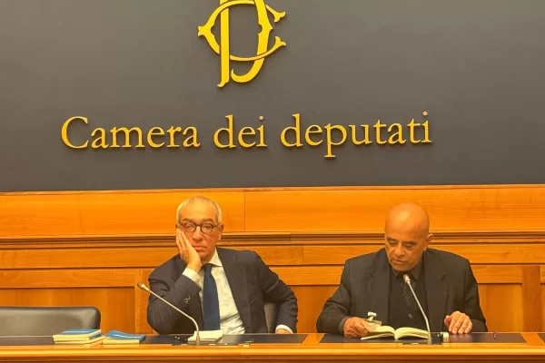 Balla il sismografo dei partiti ma resta l’ossessione del Centro: sei milioni di elettori lo voterebbero ma sono bloccati