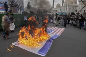 L’odio contro Israele è mainstream. Nasi adunchi sui manifesti, adesivi anti-giudei davanti ai negozi: qualcosa è davvero andato storto L’odio contro Israele è mainstream. Nasi adunchi sui manifesti, adesivi anti-giudei davanti ai negozi: qualcosa è davvero andato storto