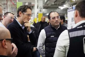 Chi è Antonio Filosa, l’uomo-macchina Ceo di Stellantis: le nuove sfide in Italia e il gap da recuperare con l’elettrico Chi è Antonio Filosa, l’uomo-macchina Ceo di Stellantis: le nuove sfide in Italia e il gap da recuperare con l’elettrico