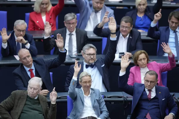 Members of the AfD faction with leader Alice Weidel, centre, vote during the constituent session of the newly elected German Parliament Bundestag in Berlin, Germany, Tuesday, March 25, 2025. (AP Photo/Ebrahim Noroozi)
Associated Press / LaPresse
Only italy and spain Members of the AfD faction with leader Alice Weidel, centre, vote during the constituent session of the newly elected German Parliament Bundestag in Berlin, Germany, Tuesday, March 25, 2025. (AP Photo/Ebrahim Noroozi)
Associated Press / LaPresse
Only italy and spain