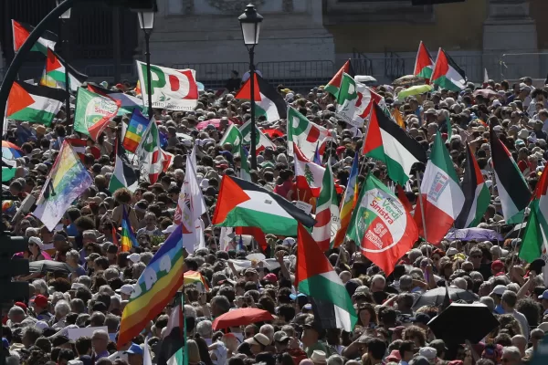 In Piazza Per Gaza manifestazione promossa da Pd Avs Movimento5 Stelle – Roma — Italia — Sabato 7 Giugno 2025 – Cronaca ( photo Cecilia Fabiano / LaPresse)
Demonstration in support of Gaza promoted by Left and Green Alliance Five Stars Movement Democratic Party Rome Italy – Saturday , 7 June ,2025 – News – (photo by Cecilia Fabiano/LaPresse) In Piazza Per Gaza manifestazione promossa da Pd Avs Movimento5 Stelle – Roma — Italia — Sabato 7 Giugno 2025 – Cronaca ( photo Cecilia Fabiano / LaPresse)
Demonstration in support of Gaza promoted by Left and Green Alliance Five Stars Movement Democratic Party Rome Italy – Saturday , 7 June ,2025 – News – (photo by Cecilia Fabiano/LaPresse)