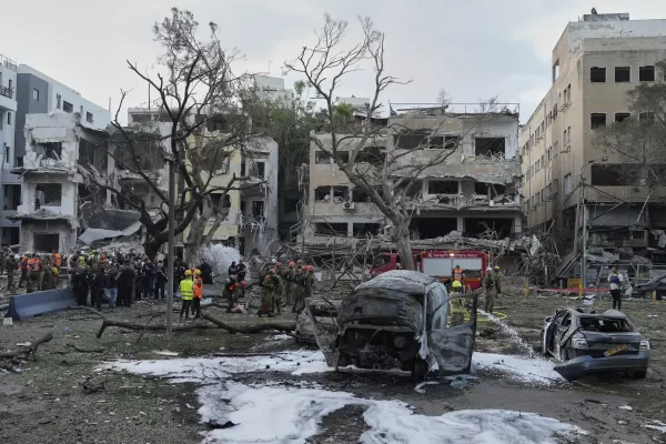 Trump pensa a Putin come mediatore. L’ipotesi comica e le altre contraddizioni dell’Occidente