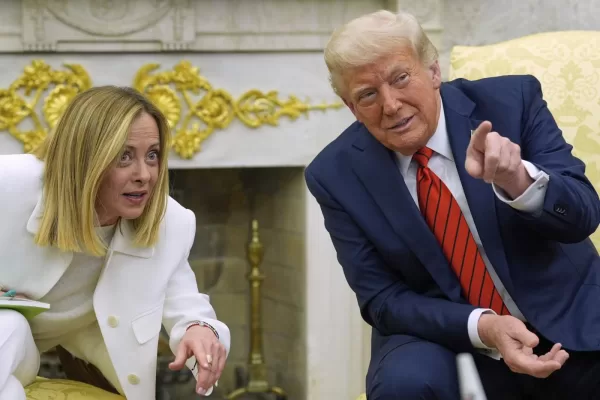 President Donald Trump meets with Italy’s Prime Minister Giorgia Meloni in the Oval Office of the White House, Thursday, April 17, 2025, in Washington. (AP Photo/Alex Brandon)
Associated Press/LaPresse President Donald Trump meets with Italy’s Prime Minister Giorgia Meloni in the Oval Office of the White House, Thursday, April 17, 2025, in Washington. (AP Photo/Alex Brandon)
Associated Press/LaPresse