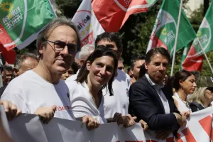 Angelo Bonelli , Elly Schlein, Nicola Fratoianni , Giuseppe Conte In Piazza Per Gaza  manifestazione promossa da Pd  Avs Movimento5 Stelle – Roma  Italia   Sabato 7 Giugno 2025 – Cronaca ( photo Cecilia Fabiano / LaPresse)
Angelo Bonelli , Elly Schlein, Nicola Fratoianni , Giuseppe Conte  at the Demonstration in support of Gaza promoted by Left and Green Alliance Five Stars Movement Democratic Party  Rome Italy – Saturday , 7 June  ,2025 – News – (photo by Cecilia Fabiano/LaPresse)