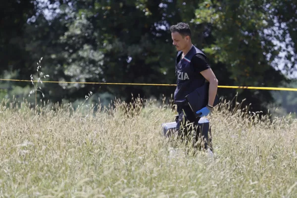 Villa Pamphili, la sorella di Kaufmann: “Se vuoi sapere com’è fatto il diavolo guarda lui. Da piccolo mi spezzò un dito, fuggì di casa dopo aver quasi ucciso nostro fratello” Villa Pamphili, la sorella di Kaufmann: “Se vuoi sapere com’è fatto il diavolo guarda lui. Da piccolo mi spezzò un dito, fuggì di casa dopo aver quasi ucciso nostro fratello”
