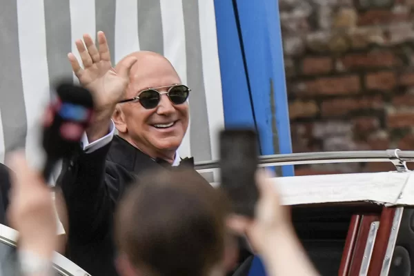 Jeff Bezos leaves hIs hotel in Venice, Italy, Friday,June 27, 2025 ahead of the anticipated wedding celebrations with Lauren Sanchez. (AP Photo/Luca Bruno) Jeff Bezos leaves hIs hotel in Venice, Italy, Friday,June 27, 2025 ahead of the anticipated wedding celebrations with Lauren Sanchez. (AP Photo/Luca Bruno)
