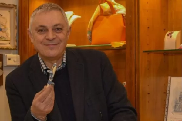 Omicidio in cartoleria a Busto Arsizio: centro città sotto shock, killer in fuga. “Cosa fai? Sei pazzo?”, Davide Gorla ucciso con un coltello Omicidio in cartoleria a Busto Arsizio: centro città sotto shock, killer in fuga. “Cosa fai? Sei pazzo?”, Davide Gorla ucciso con un coltello