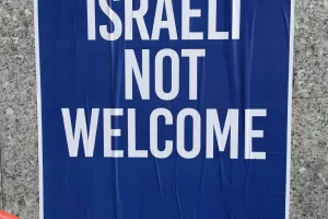 Milano, Israeli not welcome: le scritte della vergogna in metro Milano, Israeli not welcome: le scritte della vergogna in metro
