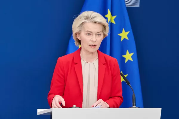 Che fine ha fatto von der Leyen: esclusa dal tavolo dei “volenterosi”, ignorata dagli Usa e rinnegata nel “Green Deal” da Merz e Macron