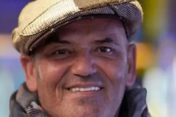 Sospeso Stefano Addeo, il prof che ha augurato la morte alla figlia di Meloni. Ieri ha tentato il suicidio Sospeso Stefano Addeo, il prof che ha augurato la morte alla figlia di Meloni. Ieri ha tentato il suicidio